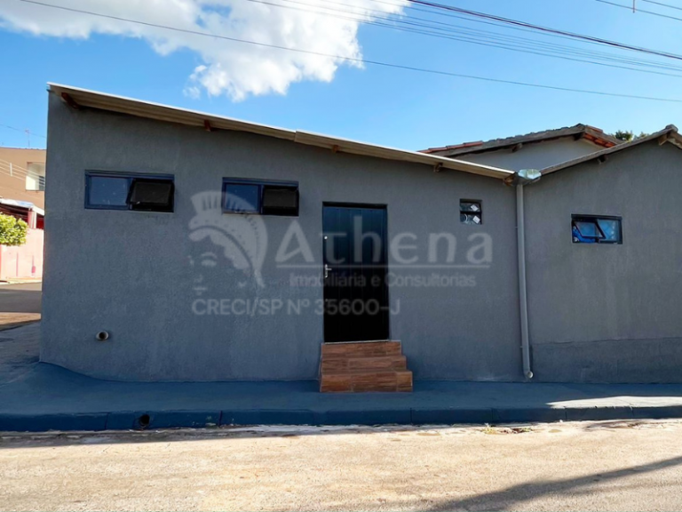 Casa – Bairro: Centro – Altinópolis/SP