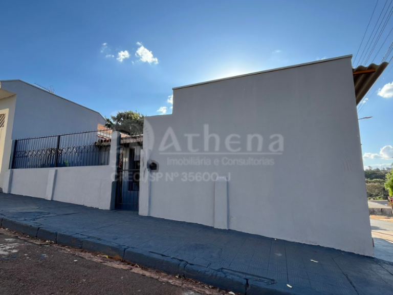 Casa – Bairro: Centro – Altinópolis/SP