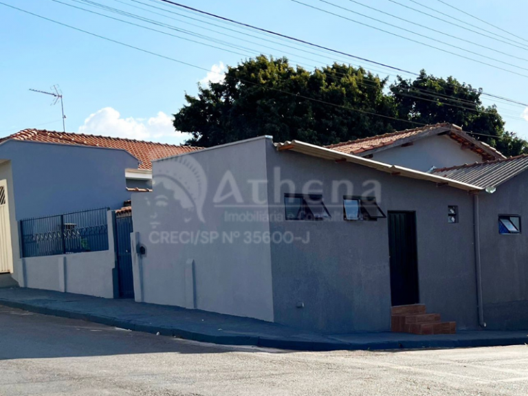 Casa – Bairro: Centro – Altinópolis/SP