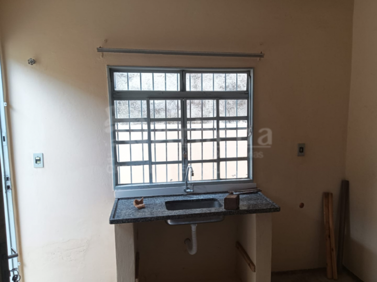 Casa – Bairro: Vila Maria – Altinópolis/SP