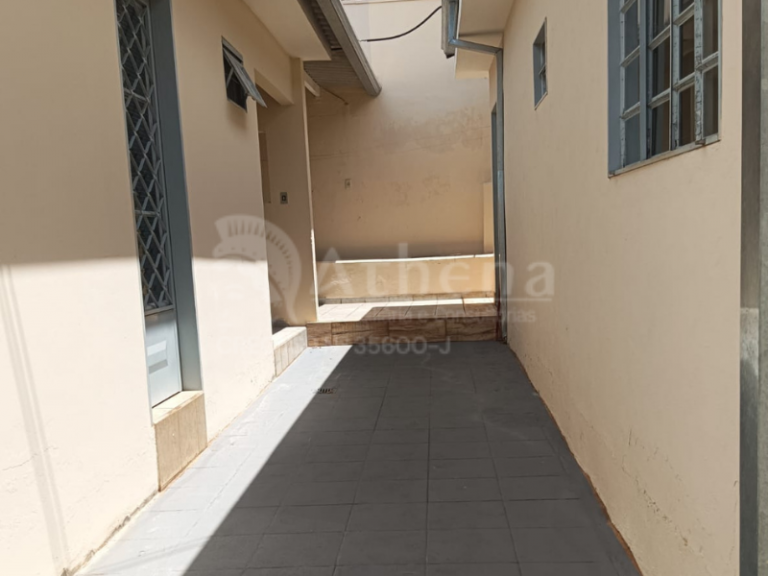 Casa – Bairro: Vila Maria – Altinópolis/SP