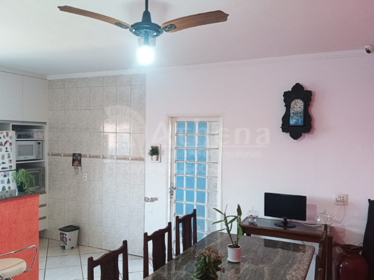 VENDA: im19: Casa – Bairro: Centro – Altinópolis/SP